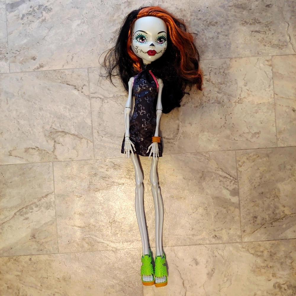 Mattel 27" Tall Monster High Doll Skelita Calaveras